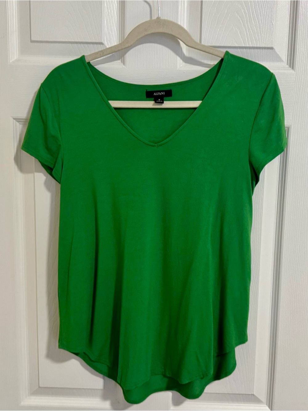 Alfani Bright Green V-Neck Short Sleeve Tee Size Medium